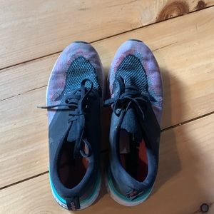 Nike women’s size 8 tennis shoes